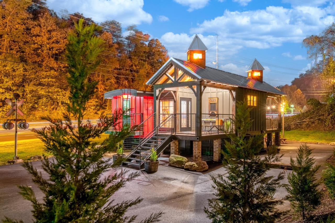 Smoky Mountain Station * Pigeon Forge